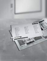 AVERY Zweckform 3480 Transparente Folien für Laserdrucker und Kopierer (100 selbstklebende Folien, A4, mattierte Oberfläche, hervorragend bezeichenbar, stapelverarbeitbar, Folienstärke 0,14mm)