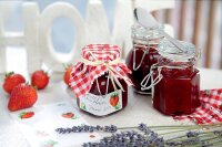 AVERY Zweckform 59550 Marmeladen Etiketten Erdbeeren, Johannisbeeren (wiederablösbar) 12 Aufkleber