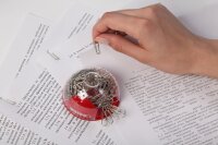 Kores Reißzwecke Office Bubble, Spender mit 100 bunten Stück, rot/transparent