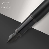 Parker IM Füller | Mattschwarz mit schwarzen Zierteilen | Feine Schreibspitze mit blauer Tinte | Geschenkbox