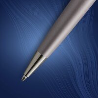 Waterman Expert Kugelschreiber | Silberfarbene Metallic-Lackierung mit Ruthenium-Zierteilen | Mittlere Spitze | Blaue Tinte | In Geschenkbox